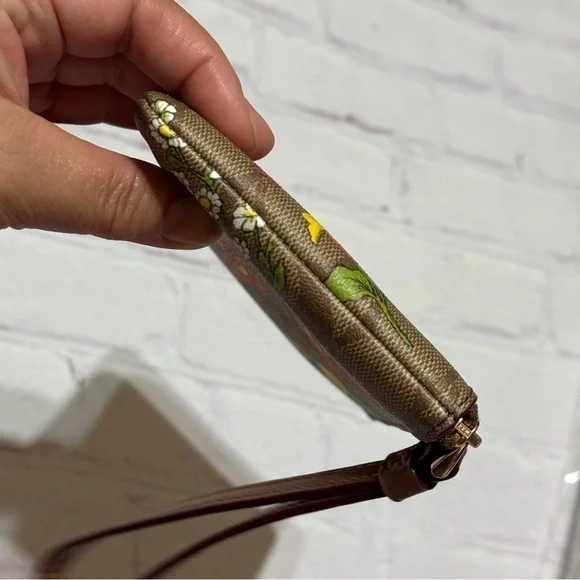 COACH Corner Zip Wristlet In Brown Signature Canvas With Wildflower Print Nwt - Picture 5 of 7